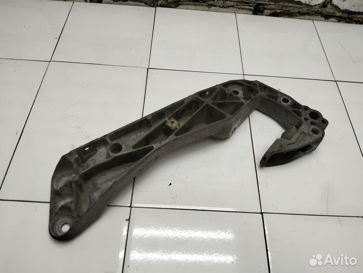 Кронштейн кпп BMW 5 F10