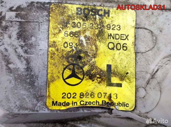 Указатель поворота левый Mercedes W202 A2028260743