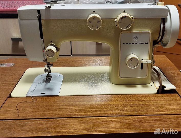Швейная машинка чайка 142м