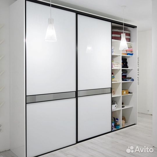 Шкаф-купе по индивидуальному заказу в современном стиле