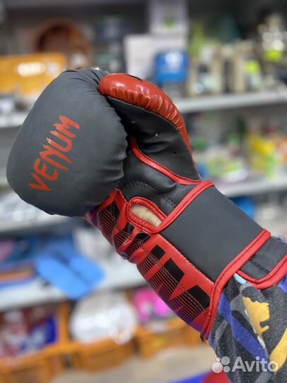 Боксерские перчатки Venum RWS