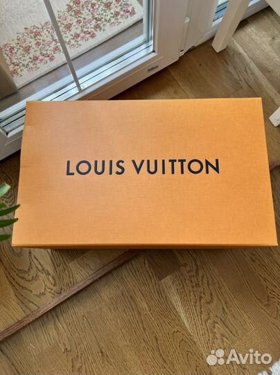 Колонка Louis Vuitton