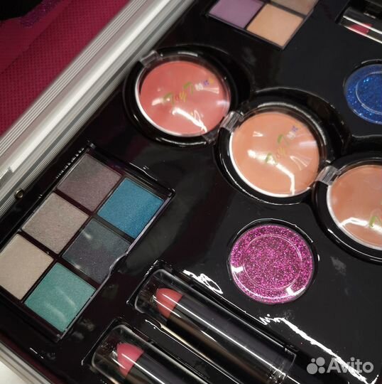 Набор косметики детской в чемодане