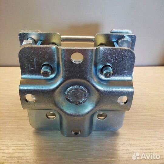 Хомут поворотный для опорного Колеса