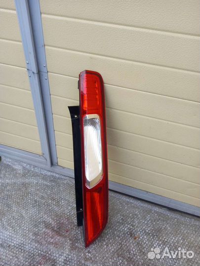 Форд Фокус 2 хечбек -правый фонарь