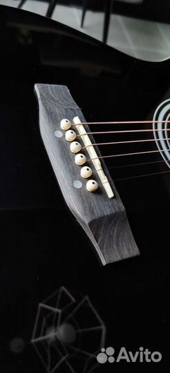 Черная гитара Elitaro