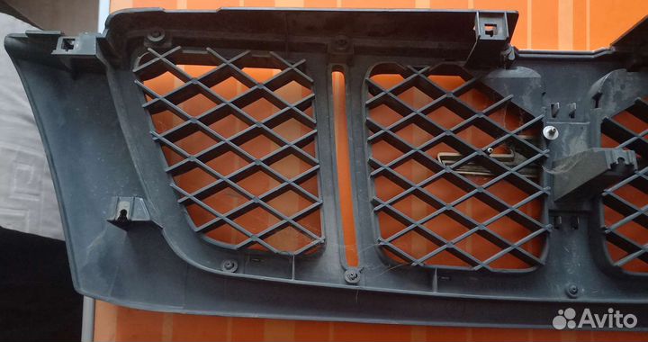 Решетка радиатора Subaru Forester S10/SF