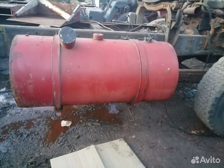 Топлевные баки на грузовик