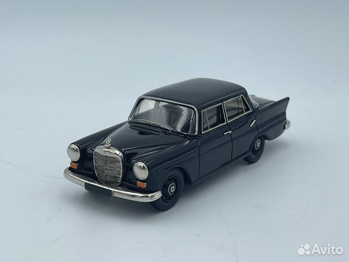 Mercedes-Benz - 200 Limousine (1961-1965), 1:43