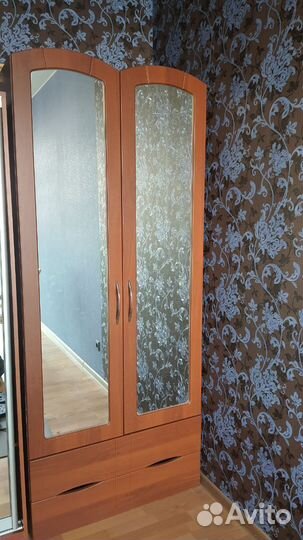 Шкаф с зеркалом