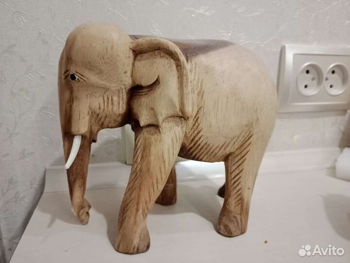 Статуэтка слона из дерева