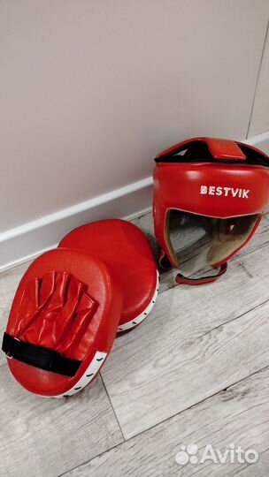 Шлем для бокса. Лапы для бокса и единоборств