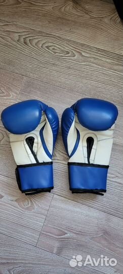 Боксерские перчатки 10 oz