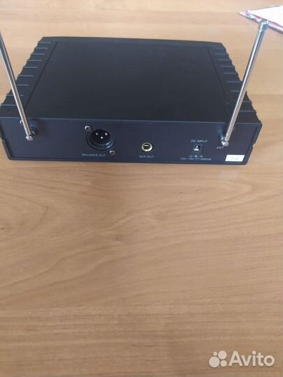 UHM-521 Радиосистема с беспроводным микрофоном UHF