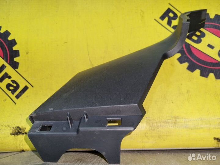 Накладка задней стойки задняя правая Toyota