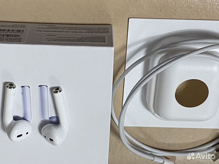 Наушники AirPods (2-го поколения)