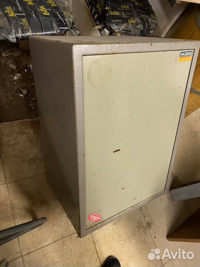 Сейф металлический