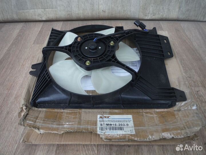 Диффузор радиатора кондиционера Mitsubishi Colt