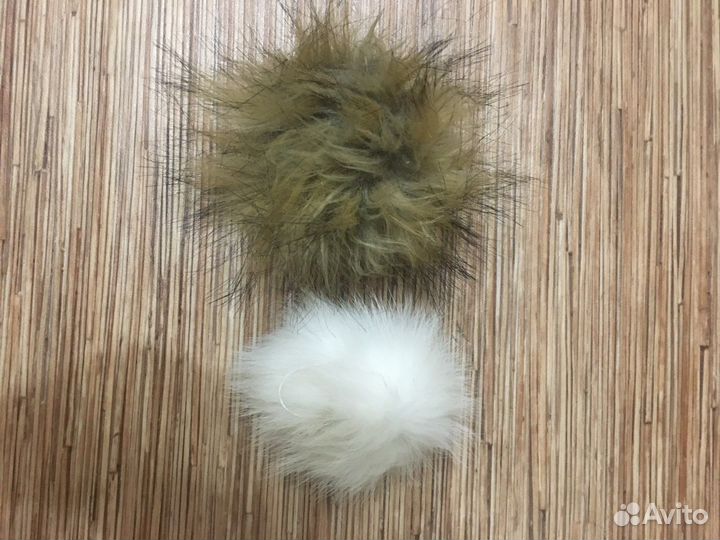 Меховые воротники, помпоны, лоскуты