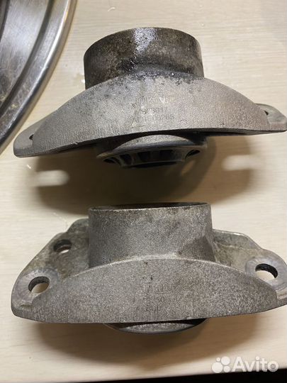 Опоры задние jetta 6