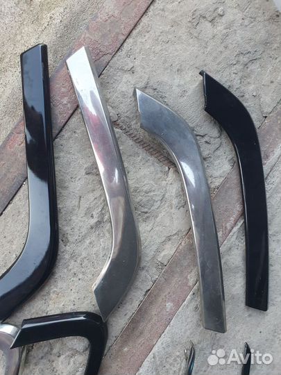Молдинги переднего бампера веста