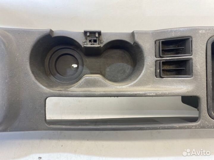 Консоль между сидений Kia Spectra седан S6D 2008