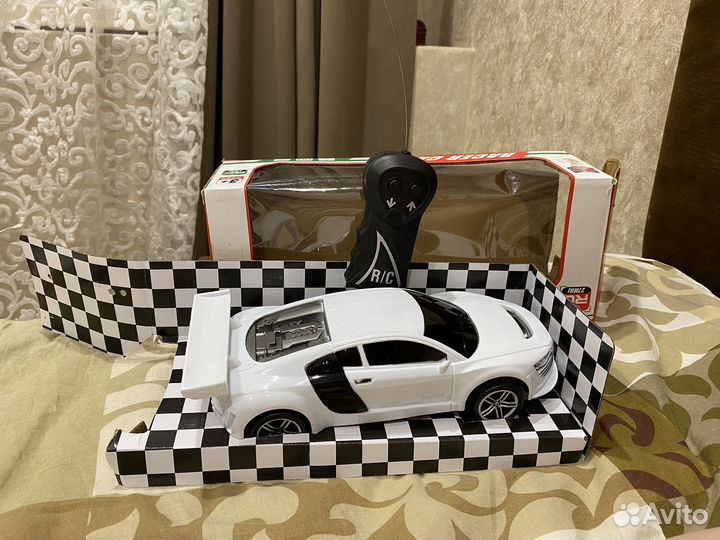 Машинка на пульте управления для ребенка