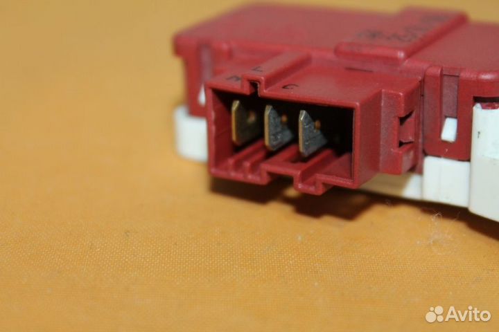 Устройство блокировки люка Regal 30023290 бу. 4681