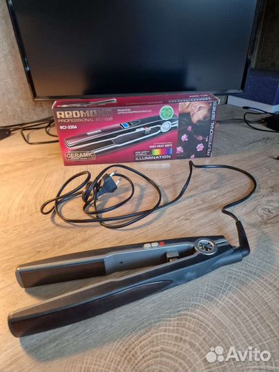 Выпрямитель для волос,утюжок Redmond RCI-2304