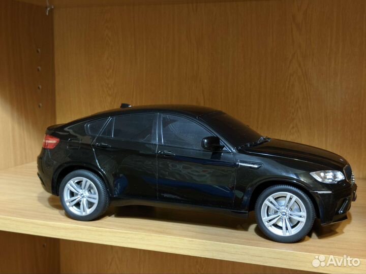 Машина на радиоуправлении BMW X6
