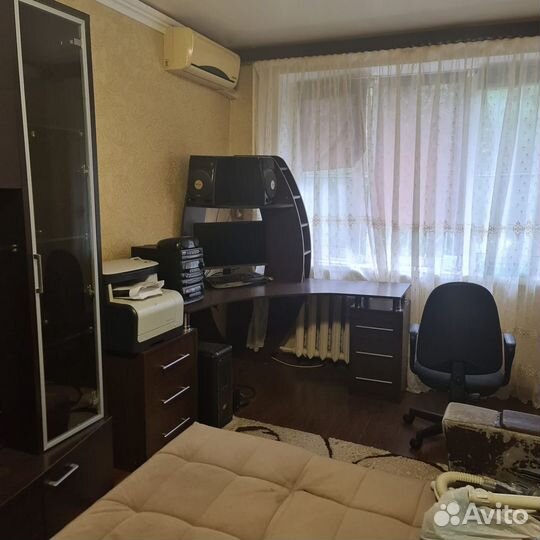 Угловой компьютерный стол