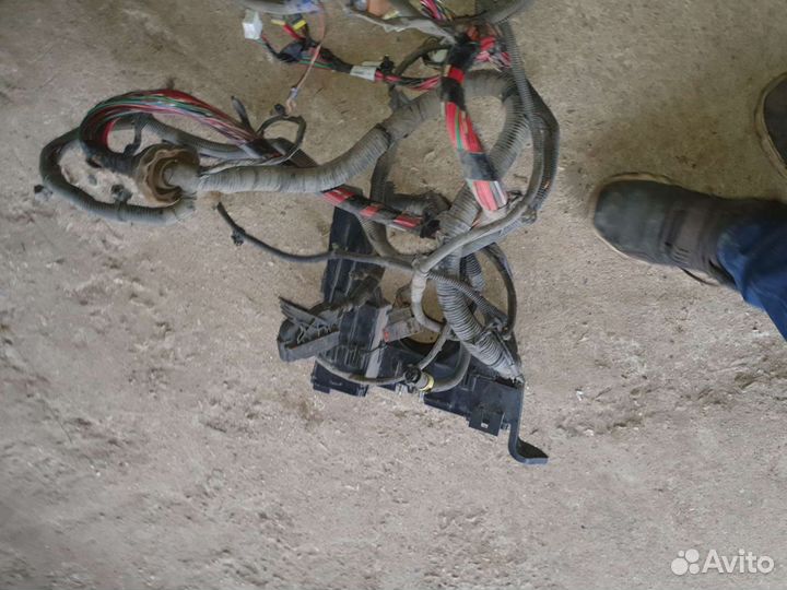 Блок предохранитель с проводами на джили эмгранд е