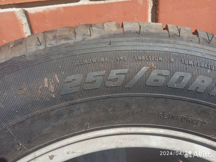 Land Rover Goodyear Wrangler HP All Weather 255/60