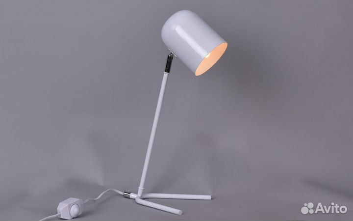 Настольная лампа Пирр 1x60 Е27 рс21100 WT+CR/1T