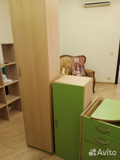 Система: компьютерный стол с полками и шкаф-пенал