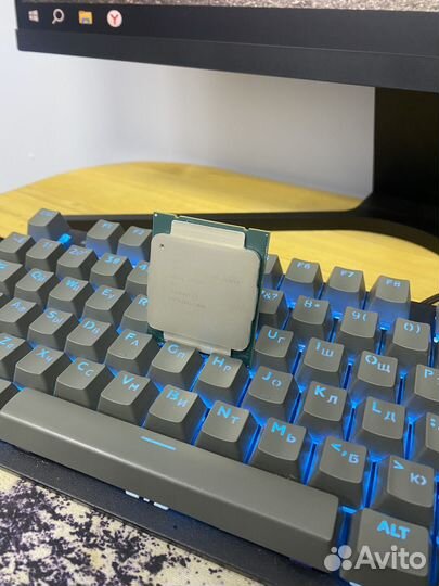 Процессоры Intel Xeon e5 2670v3 30шт