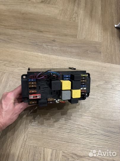 Блок предлхранителей сам Мерседес С W203 204