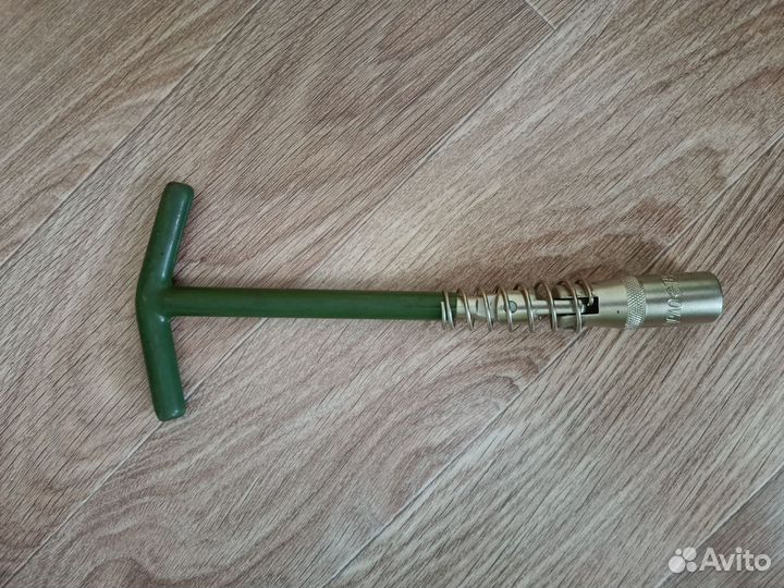 Свечной ключ на 16