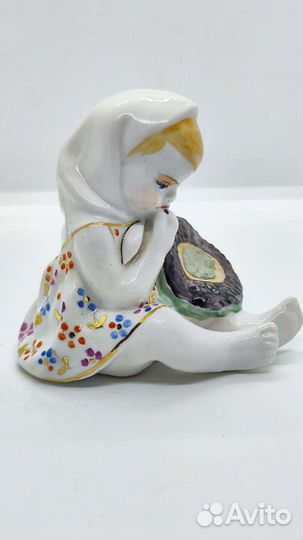 Статуэтка фарфор