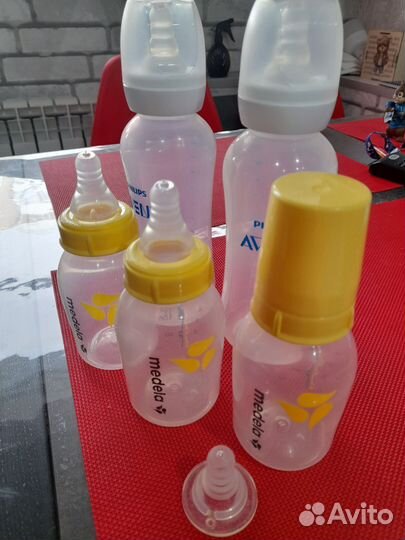 Бутылочки б/у и контейнер для детской смеси