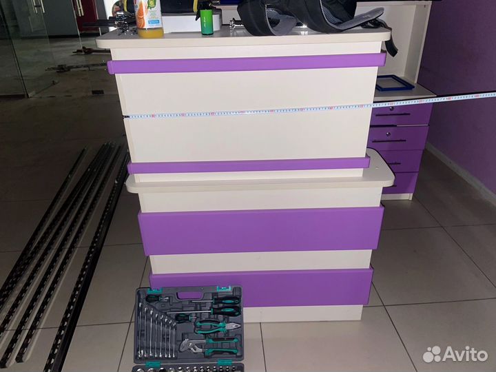 Стойка ресепшн бу, зеркала, вешалки