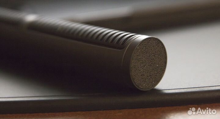 AKG C568B конденсаторный микрофон,шумит