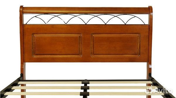 Кровать двухспальная из массива дерева и металл