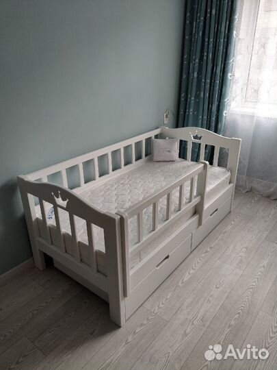 Кроватка с ящиками