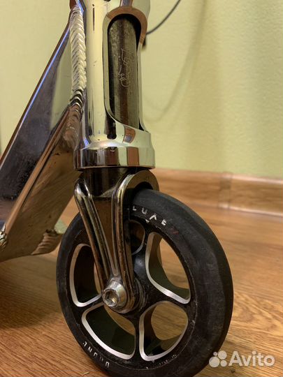 Трюковой самокат в парк