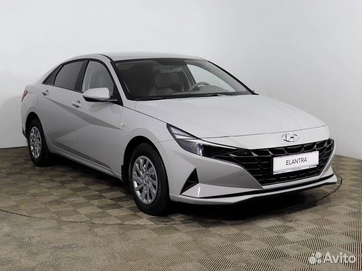 Hyundai Elantra, 2022