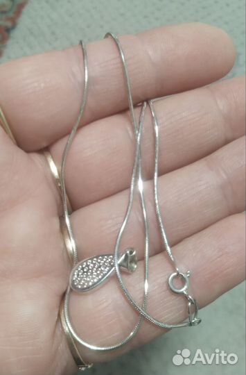 Золотая цепочка с кулоном