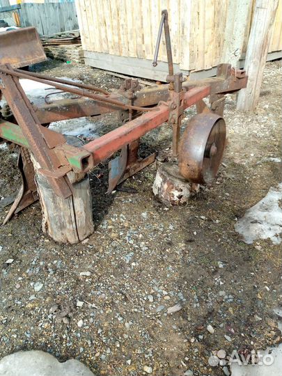 Плуг для трактора