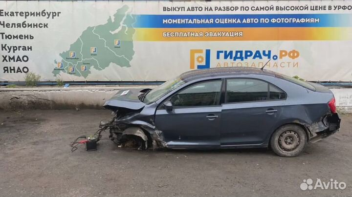 Стекло двери передней левой Skoda Rapid (NH3) 5JA8