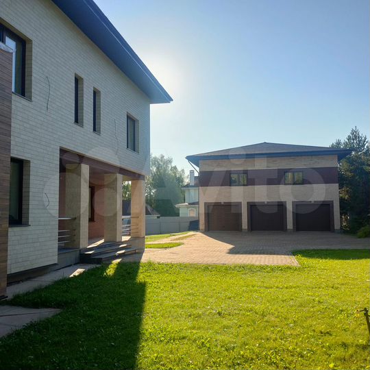 Коттедж 332 м² на участке 20 сот.